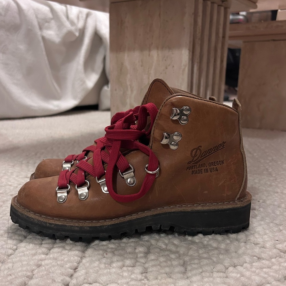Danner Women's Mountain Light Cascade Leather Hiking Boots